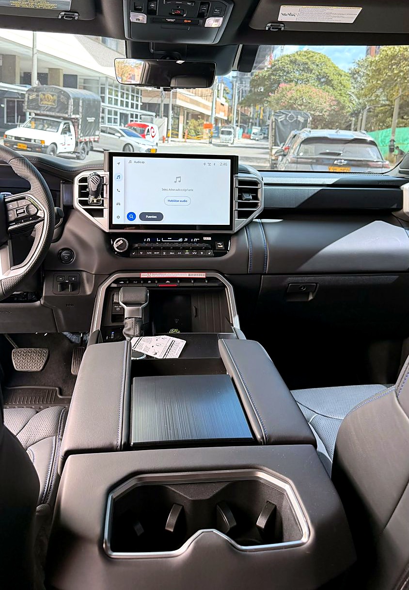 Toyota Sequoia i-Force Max foto 8
