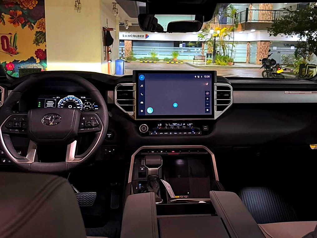 Toyota Sequoia foto 7