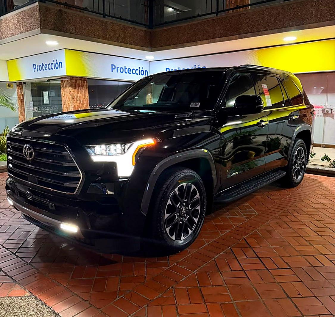 Toyota Sequoia foto 8