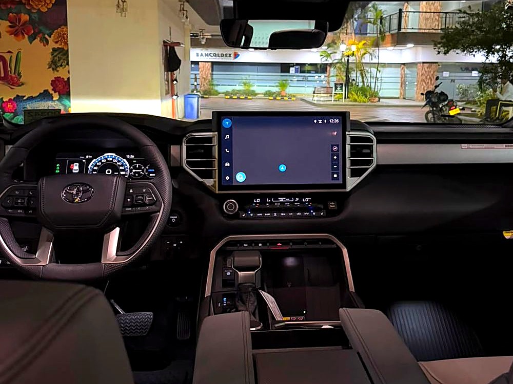 Toyota Sequoia foto 9