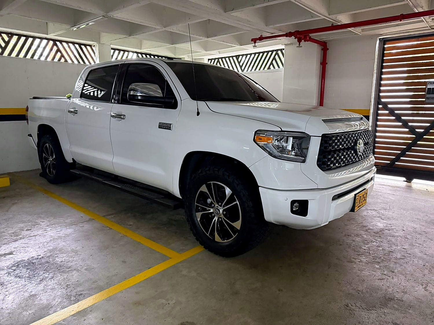 Toyota Tundra 5.7 foto 7