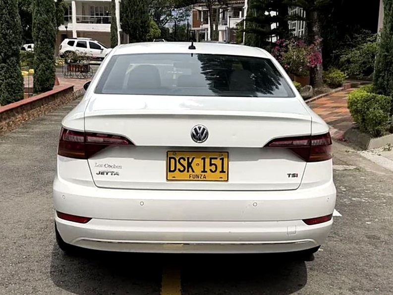 Volkswagen Jetta TSI foto 4