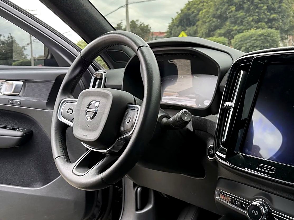 Volvo XC40 Momentum foto 2