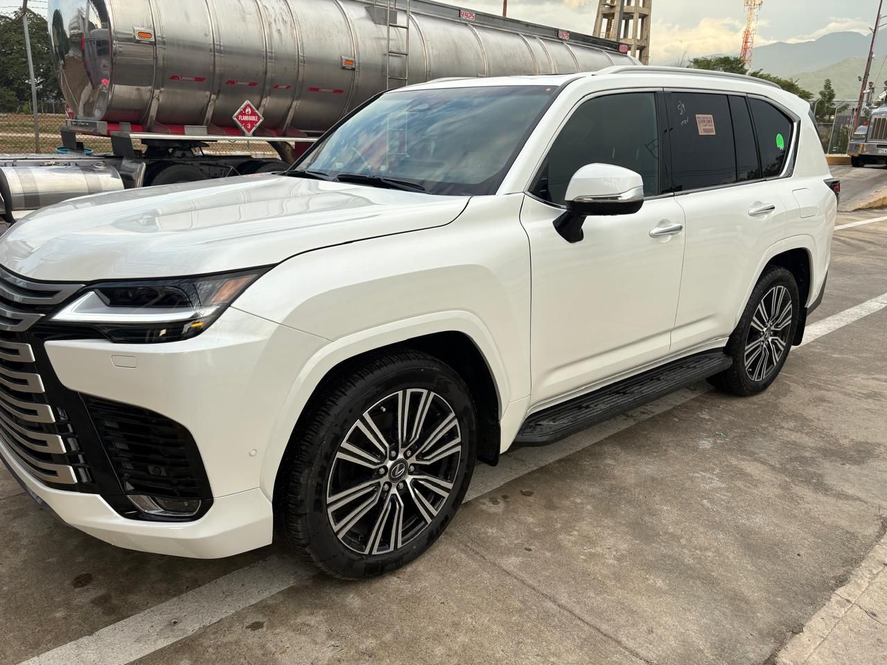 Lexus LX 700H Luxury Hybrid