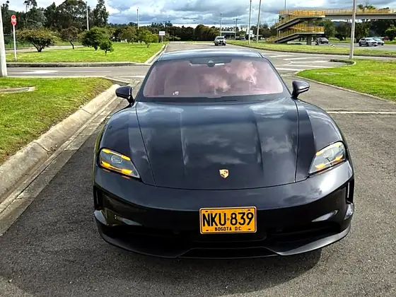 Porsche Taycan 4S 2025