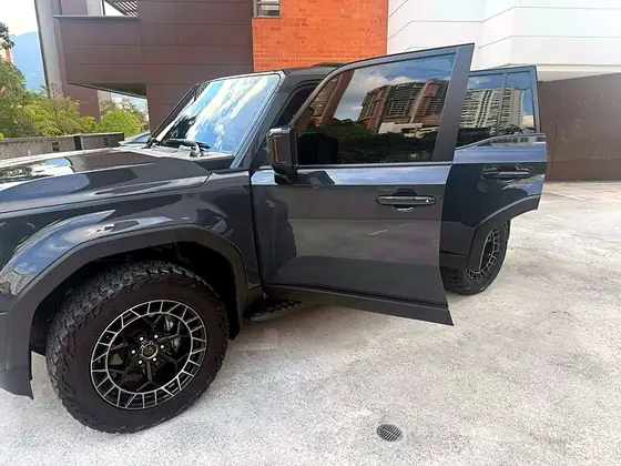 Toyota TXL Prado 2025