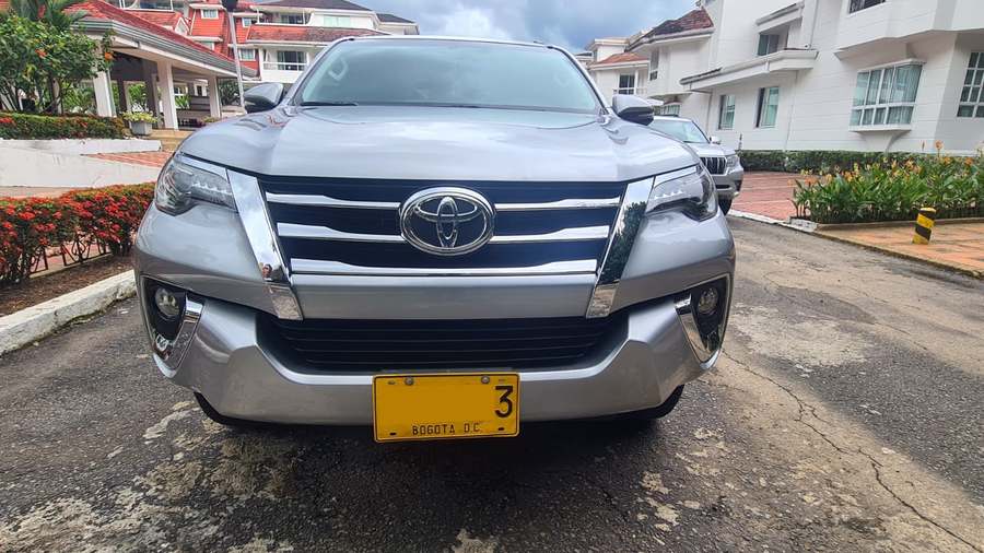 Toyota Fortuner SRV