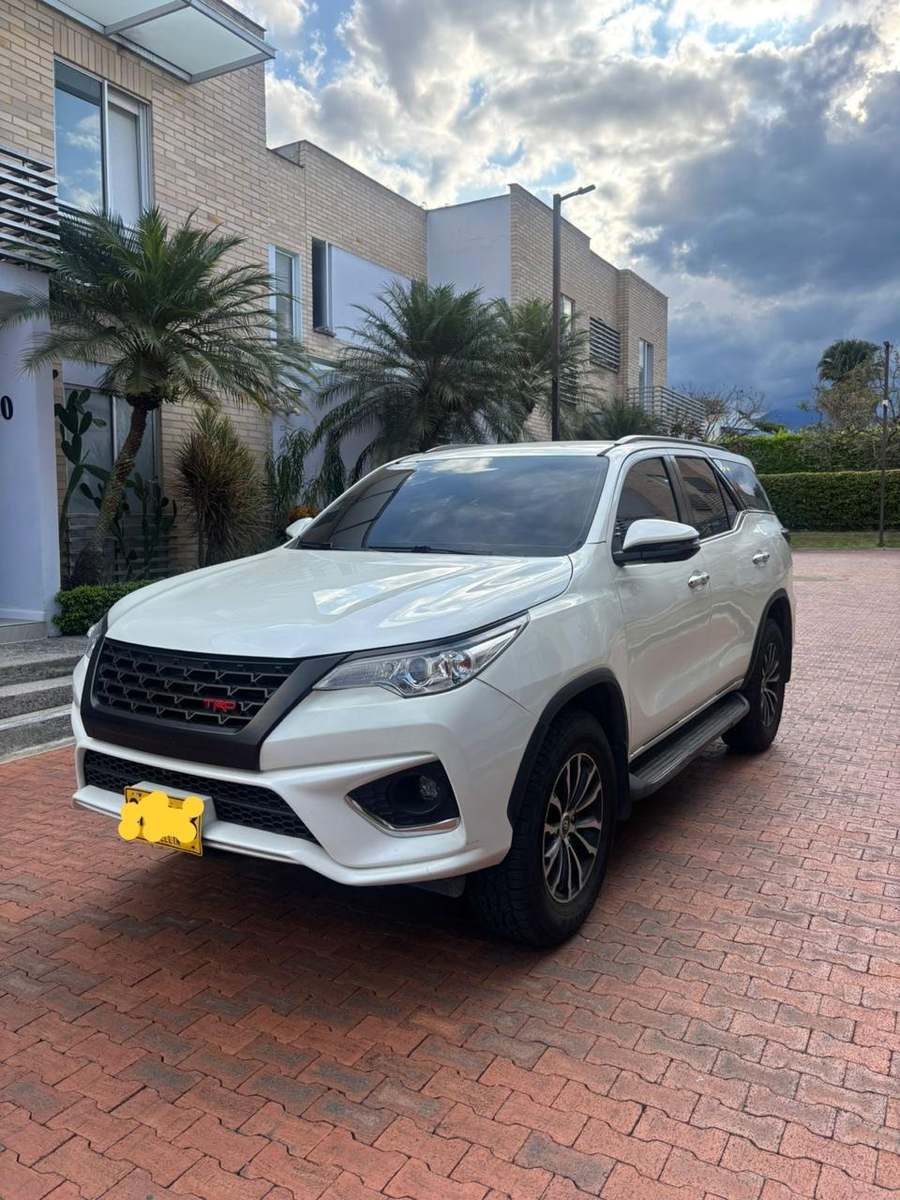 Toyota Fortuner SRV