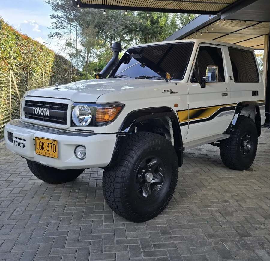 Toyota Land Cruiser 70